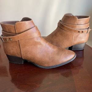 LC Lauren Conrad brown booties